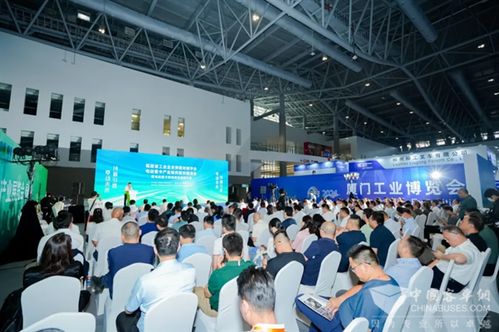 深化 電動(dòng)福建 建設(shè) 金龍產(chǎn)品組團(tuán)亮相工博會